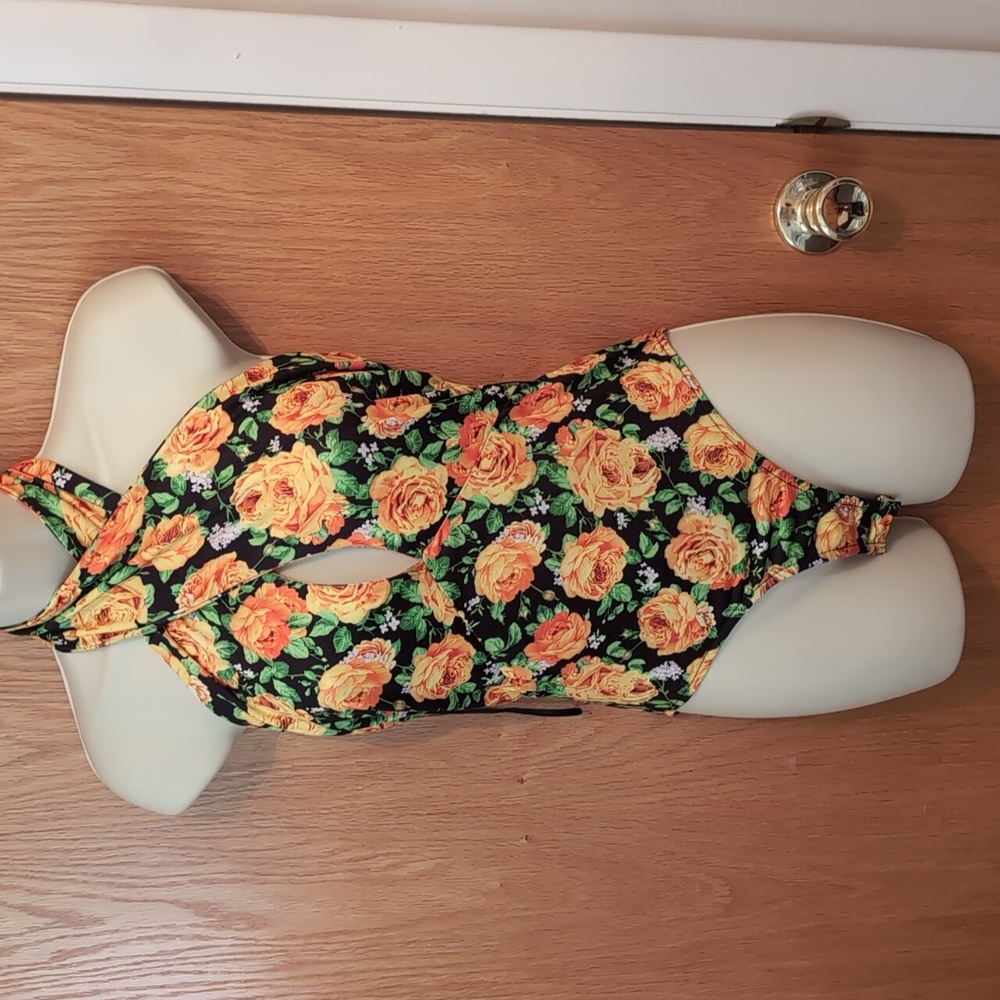 NWOT Zara Twist Neck Floral Halter Bodysuit Size S